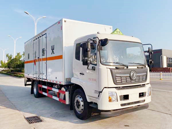 東風(fēng)天錦易燃?xì)怏w廂式運輸車