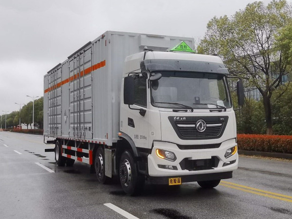 東風(fēng)天錦三軸雜項物品廂式運(yùn)輸車